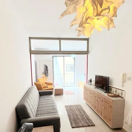 Excellent Location Bright Tigne *