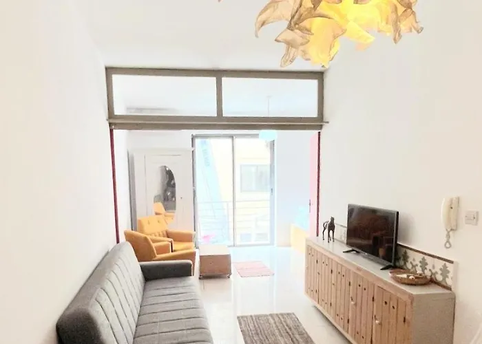 Excellent Location Bright Tigne *